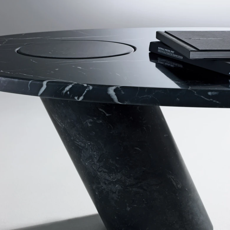 Detail Tisch Eccentrico Agapecasa